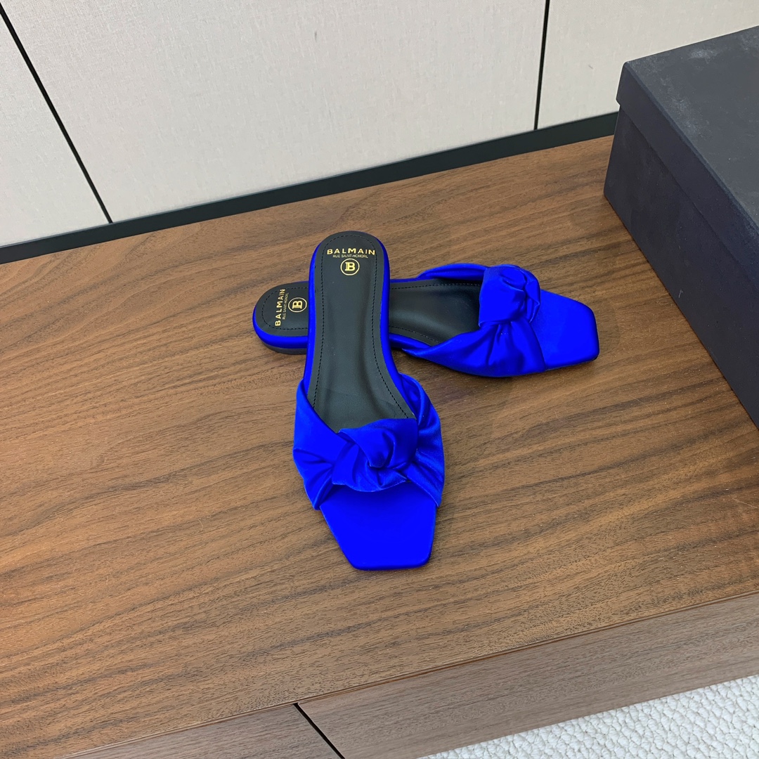 【Bal*ain】真丝平底拖鞋。愈发別致出众，无敌气场、无敌好看。鞋面定制进口真丝，牛皮垫脚。意大利进口