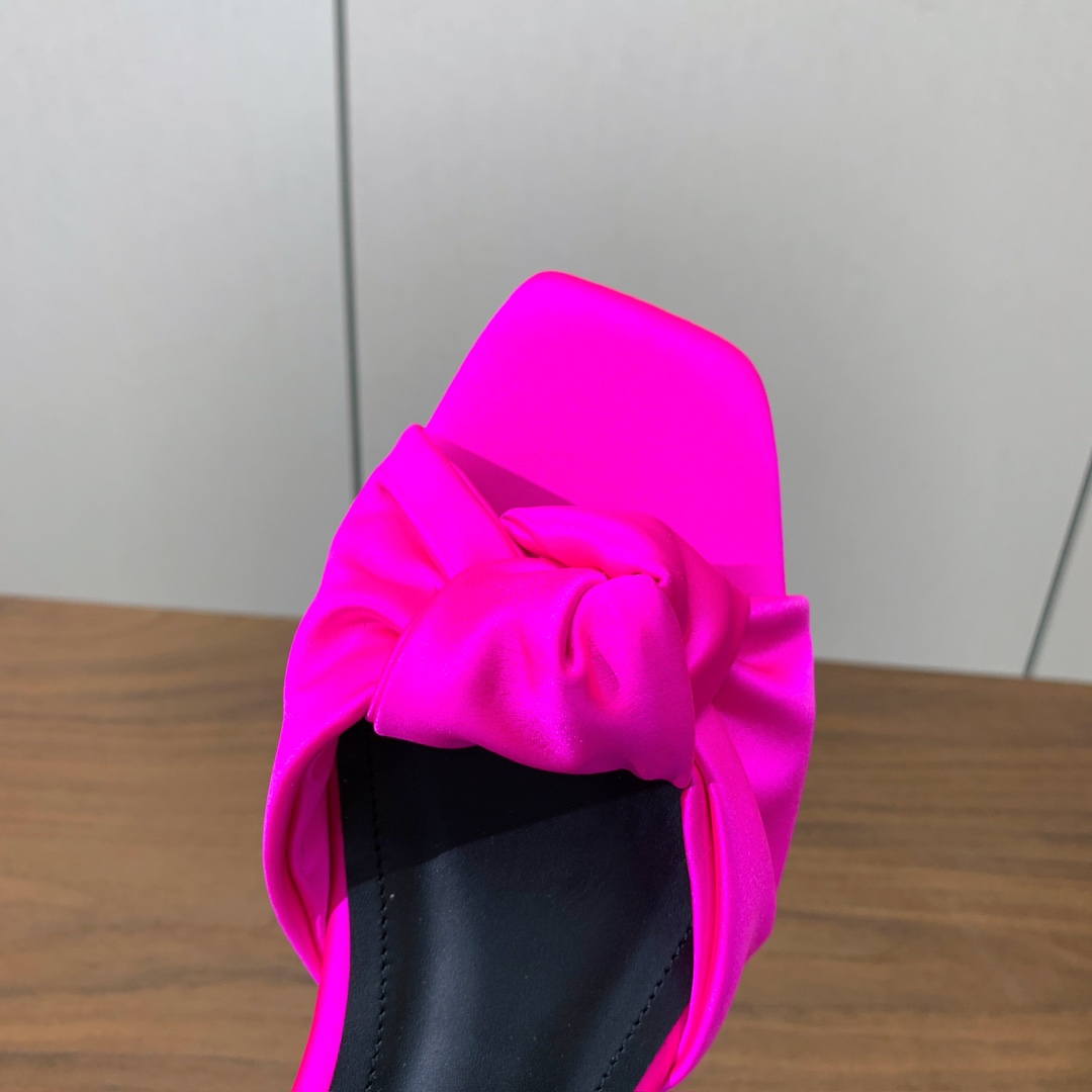 【Bal*ain】真丝平底拖鞋。愈发別致出众，无敌气场、无敌好看。鞋面定制进口真丝，牛皮垫脚。意大利进口