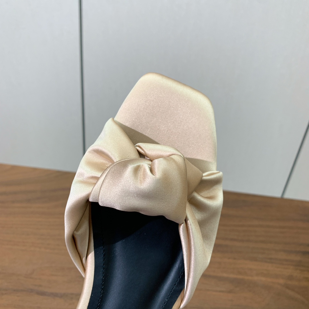 【Bal*ain】真丝平底拖鞋。愈发別致出众，无敌气场、无敌好看。鞋面定制进口真丝，牛皮垫脚。意大利进口