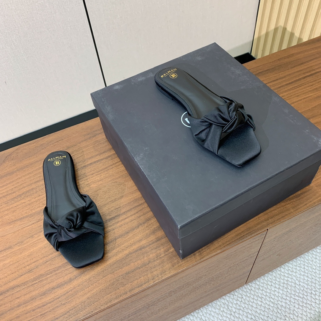 【Bal*ain】真丝平底拖鞋。愈发別致出众，无敌气场、无敌好看。鞋面定制进口真丝，牛皮垫脚。意大利进口