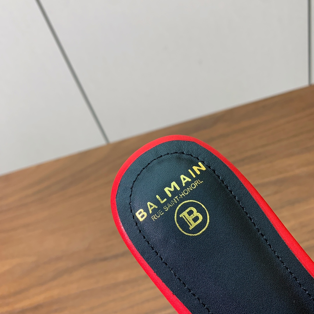 【Bal*ain】平底拖鞋。愈发別致出众，无敌气场、无敌好看。鞋面定制牛皮，原版开模饰扣。牛皮垫脚。意大