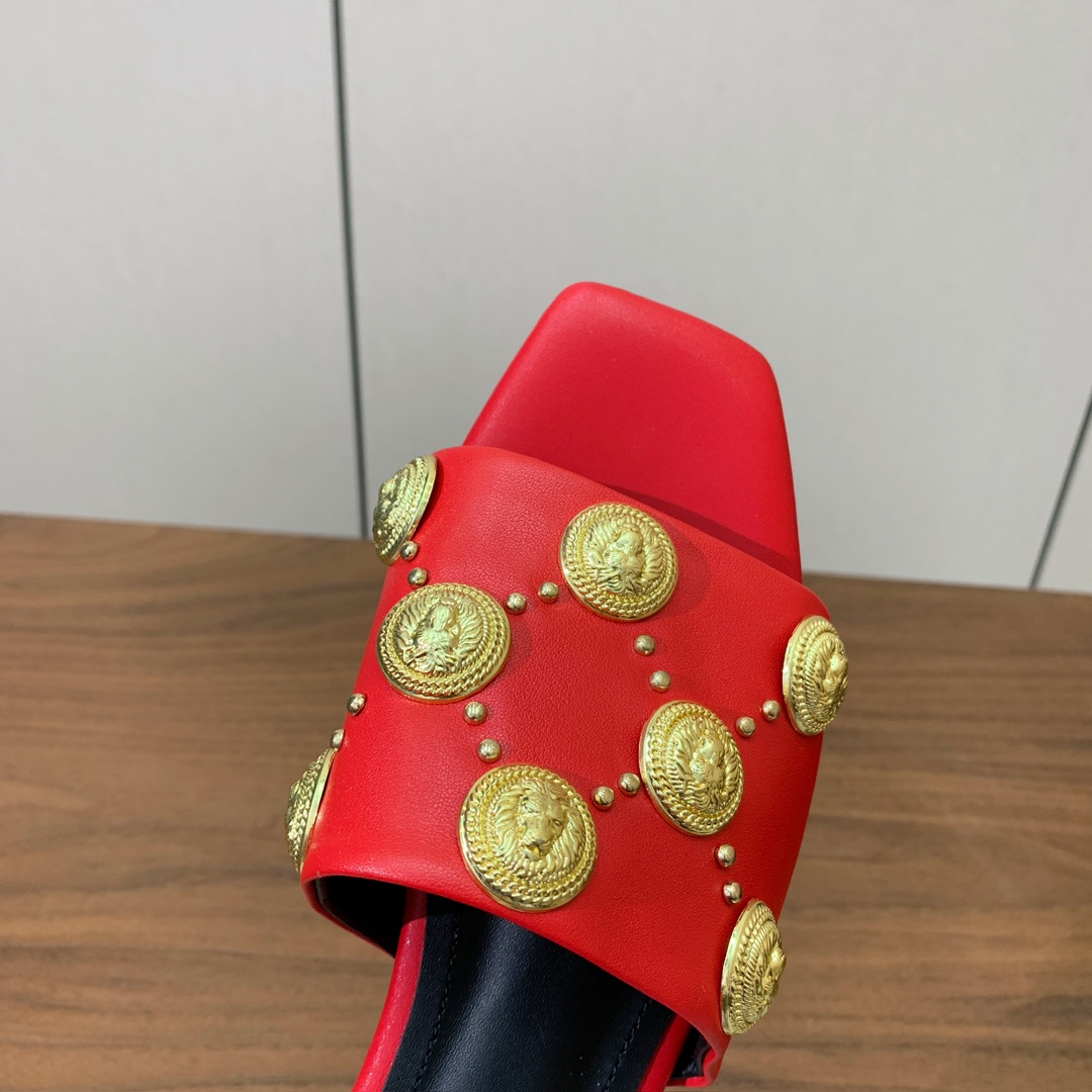 【Bal*ain】平底拖鞋。愈发別致出众，无敌气场、无敌好看。鞋面定制牛皮，原版开模饰扣。牛皮垫脚。意大