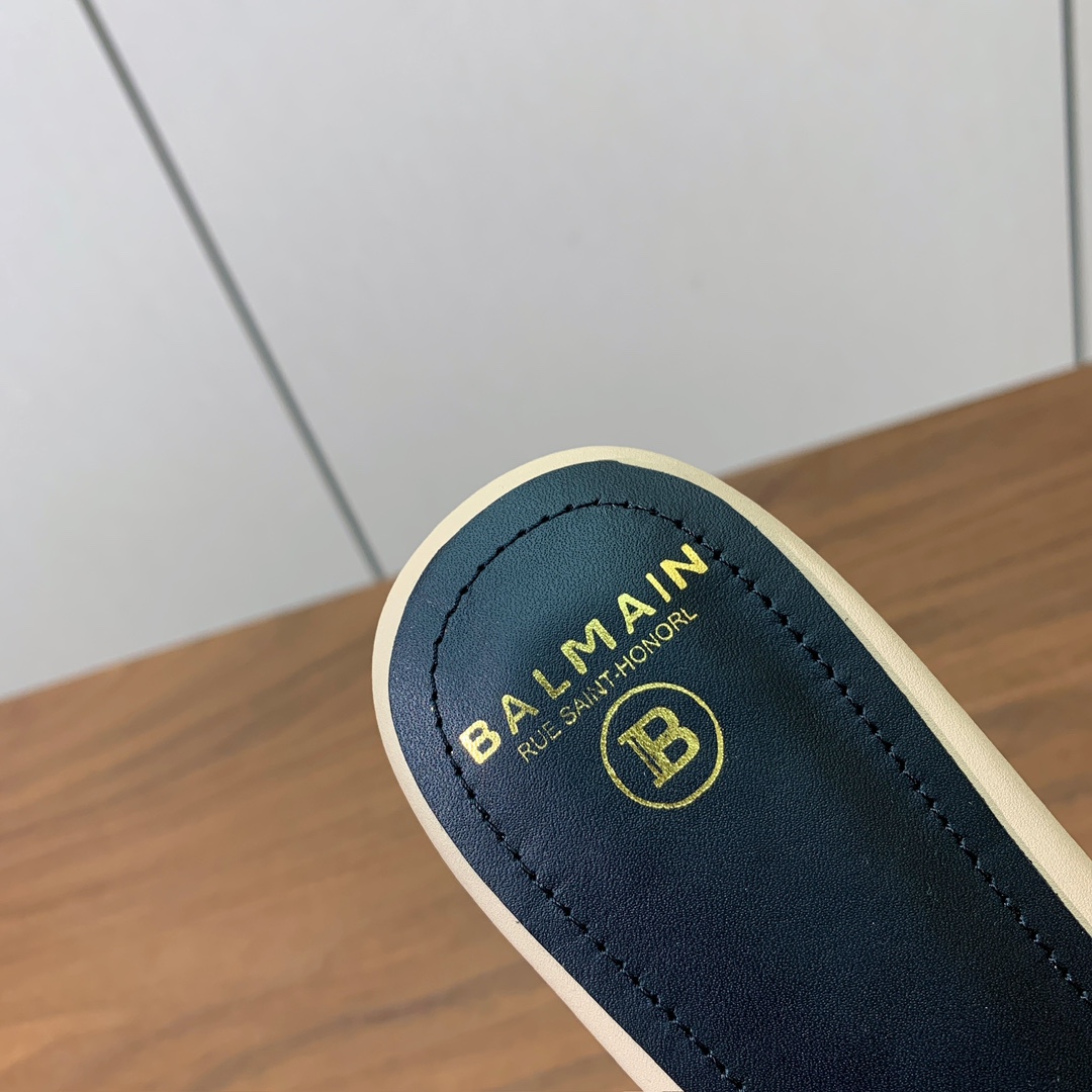 【Bal*ain】平底拖鞋。愈发別致出众，无敌气场、无敌好看。鞋面定制牛皮，原版开模饰扣。牛皮垫脚。意大
