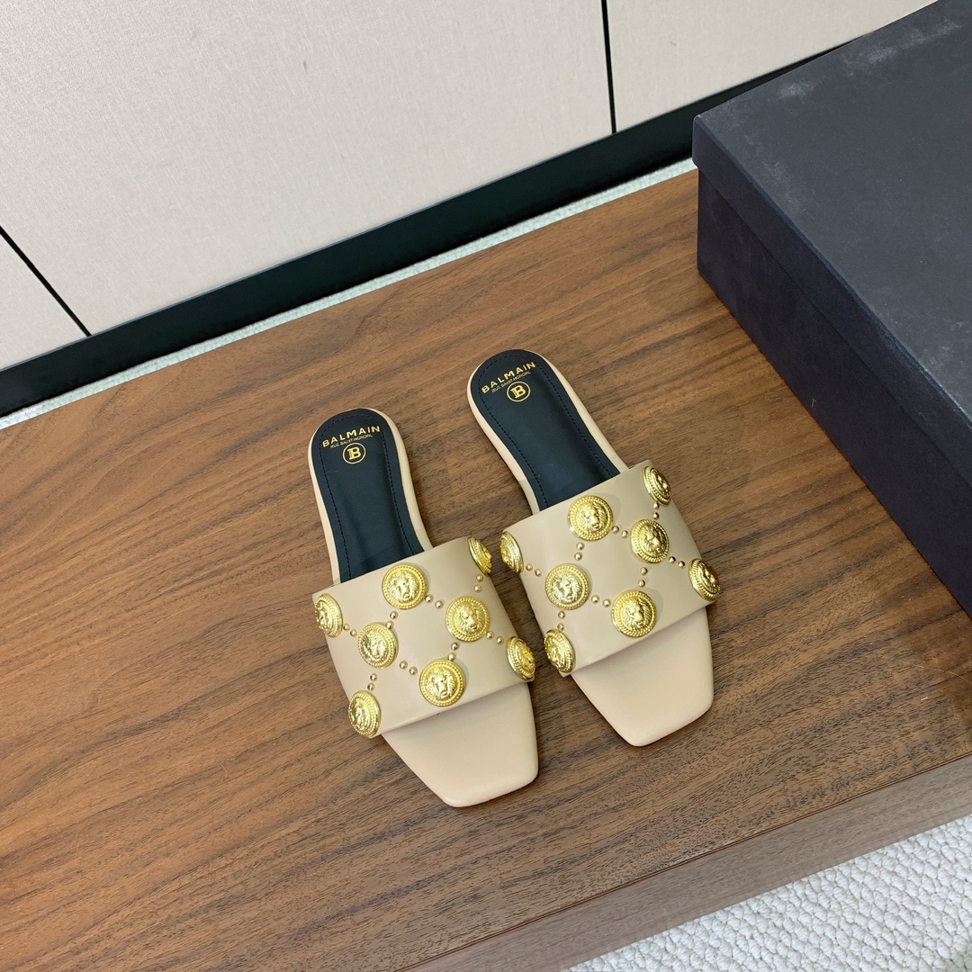 【Bal*ain】平底拖鞋。愈发別致出众，无敌气场、无敌好看。鞋面定制牛皮，原版开模饰扣。牛皮垫脚。意大