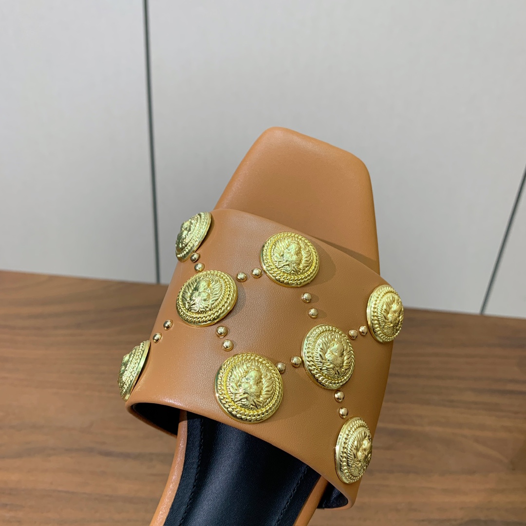 【Bal*ain】平底拖鞋。愈发別致出众，无敌气场、无敌好看。鞋面定制牛皮，原版开模饰扣。牛皮垫脚。意大