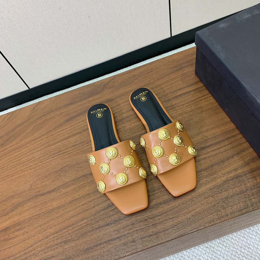 【Bal*ain】平底拖鞋。愈发別致出众，无敌气场、无敌好看。鞋面定制牛皮，原版开模饰扣。牛皮垫脚。意大