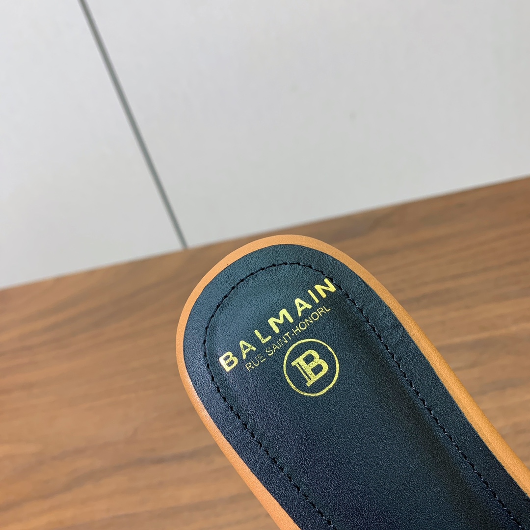 【Bal*ain】平底拖鞋。愈发別致出众，无敌气场、无敌好看。鞋面定制牛皮，原版开模饰扣。牛皮垫脚。意大