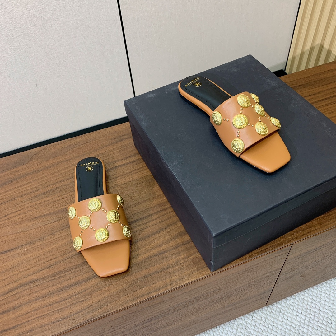 【Bal*ain】平底拖鞋。愈发別致出众，无敌气场、无敌好看。鞋面定制牛皮，原版开模饰扣。牛皮垫脚。意大