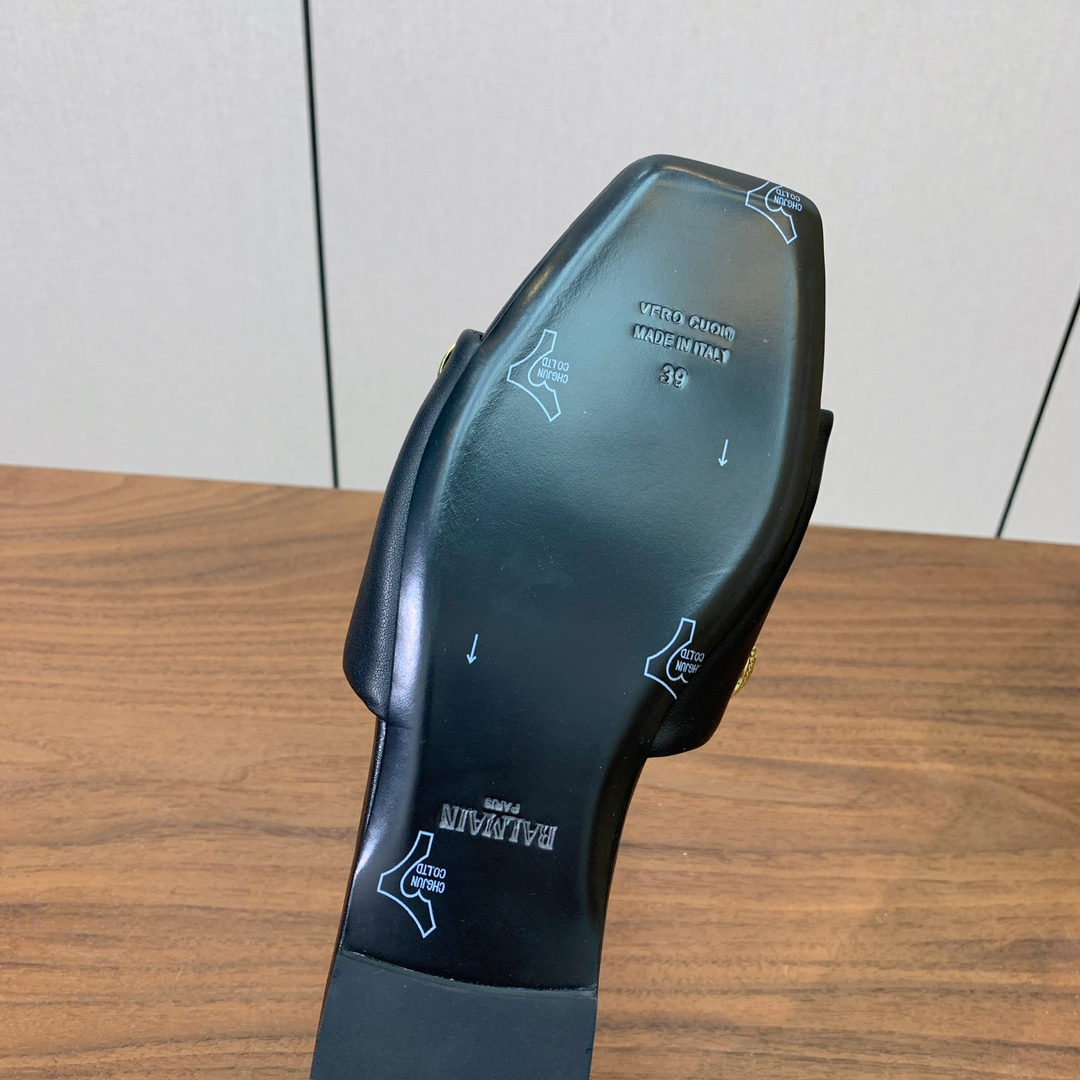 【Bal*ain】平底拖鞋。愈发別致出众，无敌气场、无敌好看。鞋面定制牛皮，原版开模饰扣。牛皮垫脚。意大