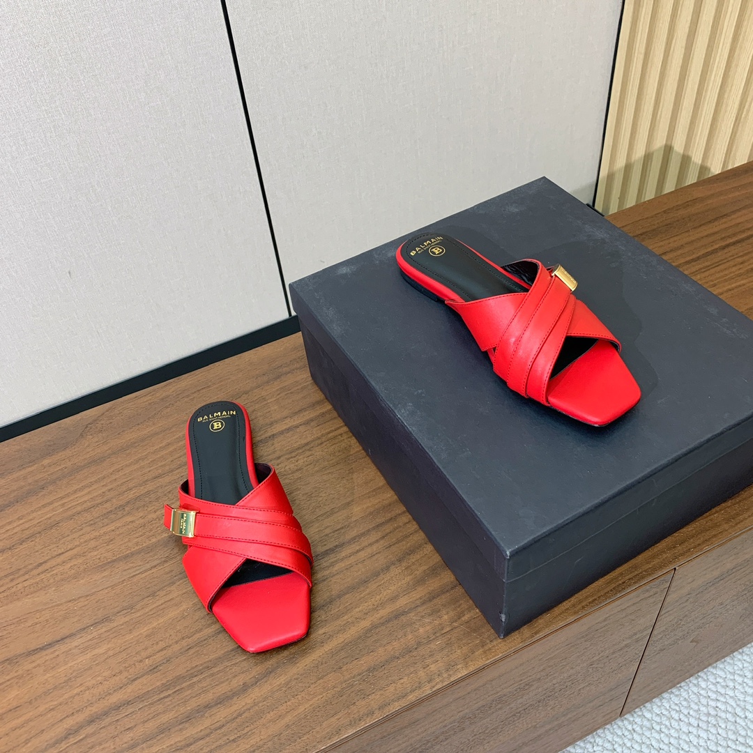 【Bal*ain】方扣拖鞋。愈发別致出众，无敌气场、无敌好看。鞋面原版定制牛皮，原版开模金属扣，牛皮垫脚