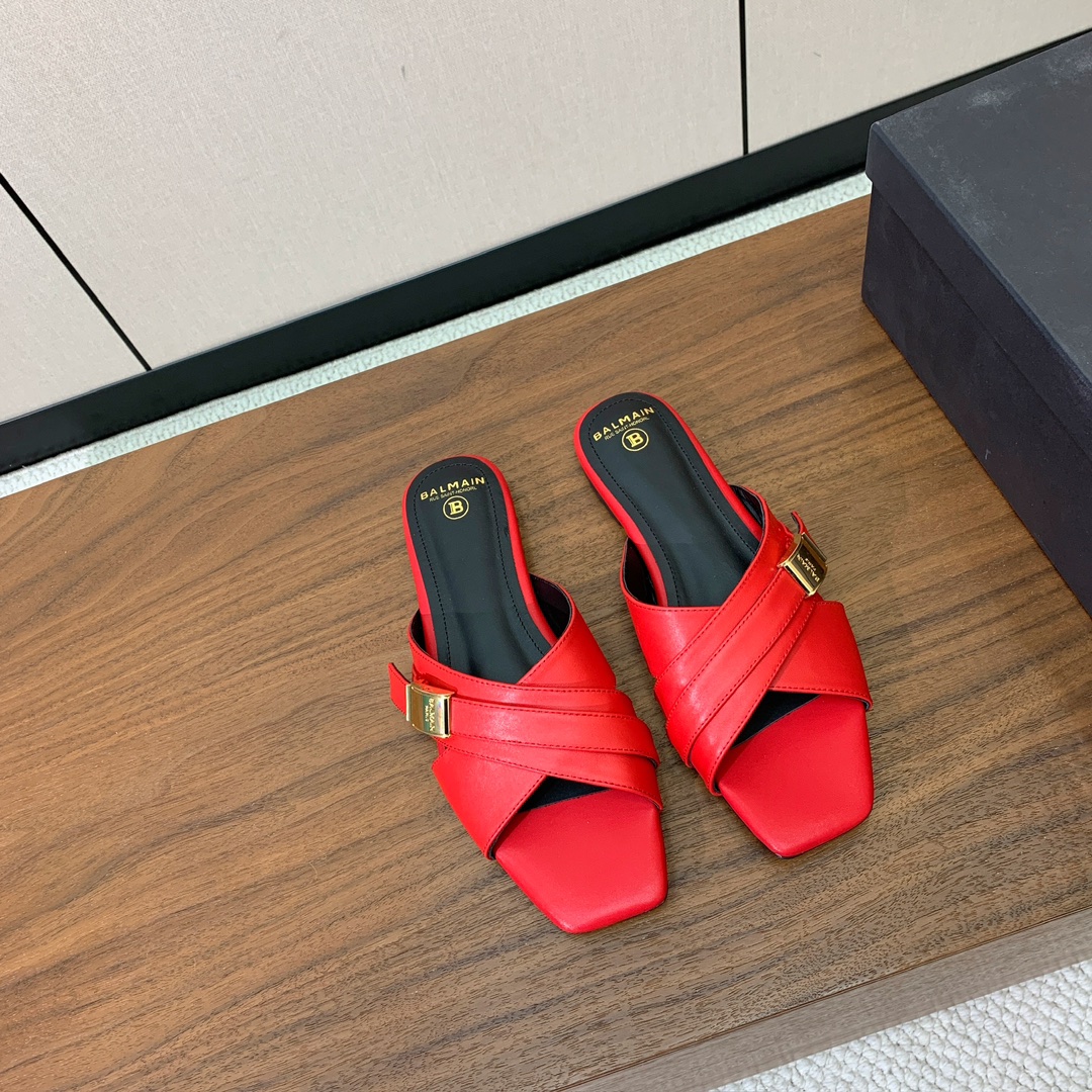 【Bal*ain】方扣拖鞋。愈发別致出众，无敌气场、无敌好看。鞋面原版定制牛皮，原版开模金属扣，牛皮垫脚