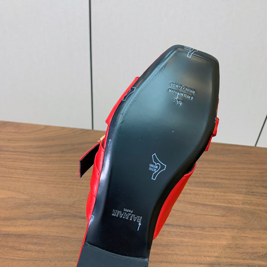 【Bal*ain】方扣拖鞋。愈发別致出众，无敌气场、无敌好看。鞋面原版定制牛皮，原版开模金属扣，牛皮垫脚