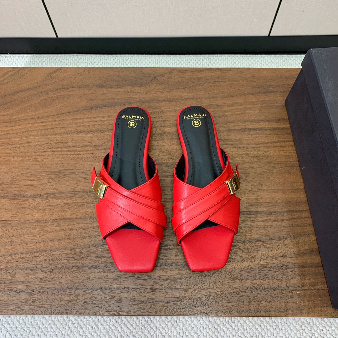 【Bal*ain】方扣拖鞋。愈发別致出众，无敌气场、无敌好看。鞋面原版定制牛皮，原版开模金属扣，牛皮垫脚