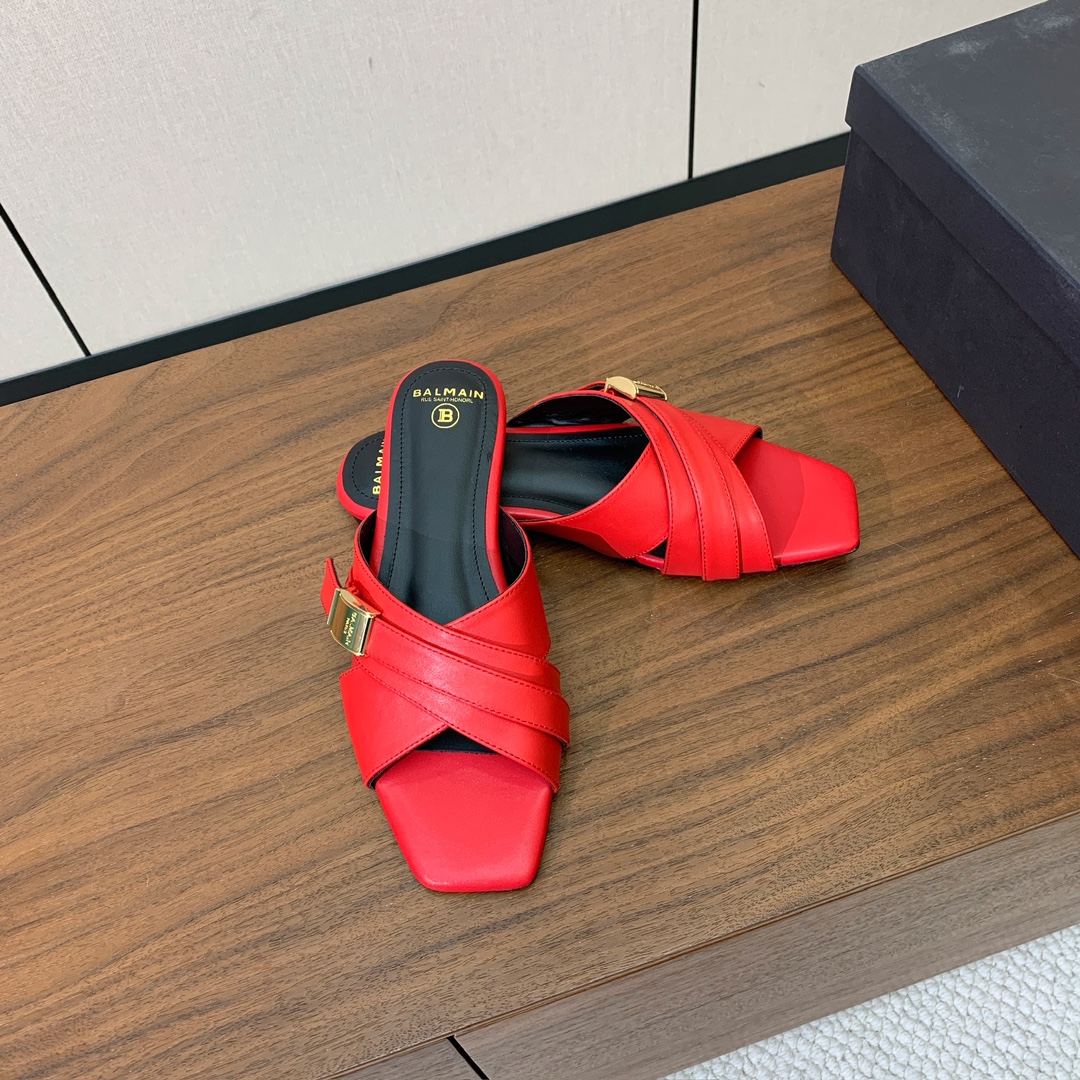 【Bal*ain】方扣拖鞋。愈发別致出众，无敌气场、无敌好看。鞋面原版定制牛皮，原版开模金属扣，牛皮垫脚