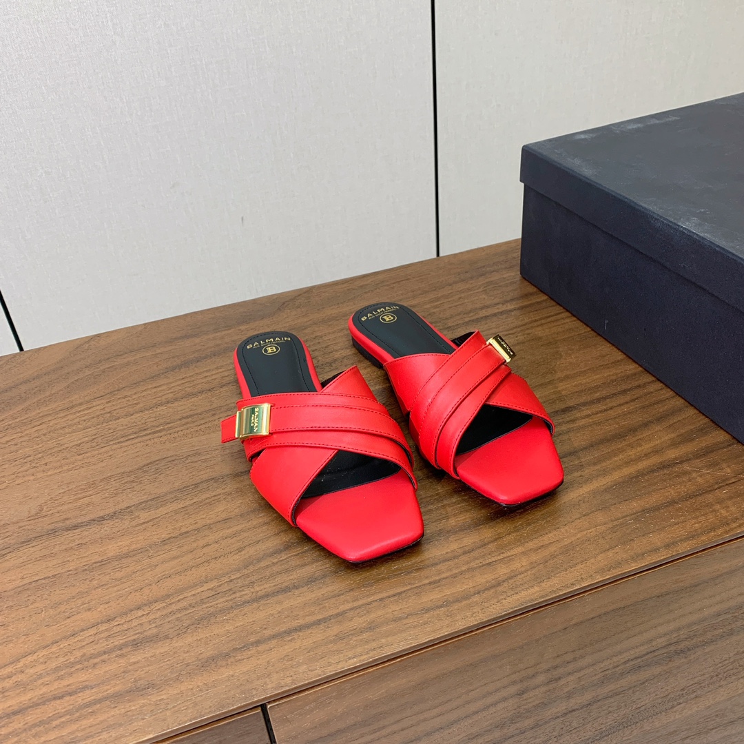 【Bal*ain】方扣拖鞋。愈发別致出众，无敌气场、无敌好看。鞋面原版定制牛皮，原版开模金属扣，牛皮垫脚