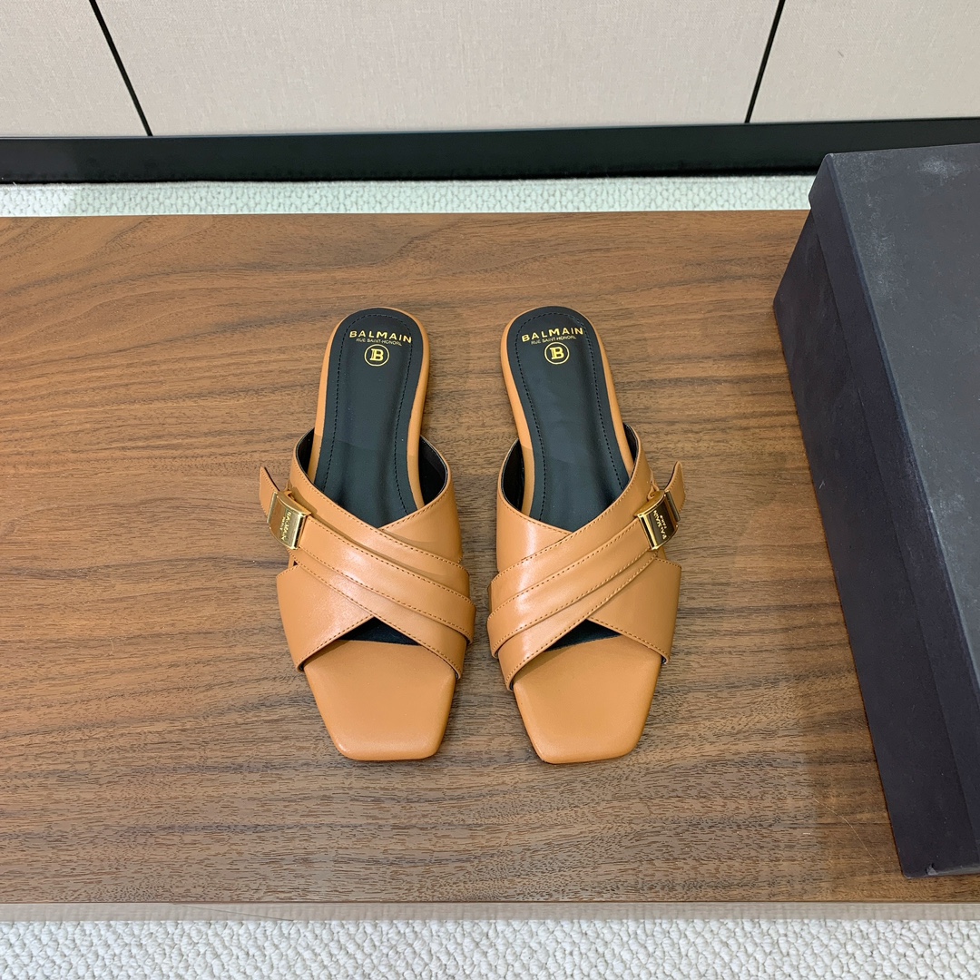 【Bal*ain】方扣拖鞋。愈发別致出众，无敌气场、无敌好看。鞋面原版定制牛皮，原版开模金属扣，牛皮垫脚
