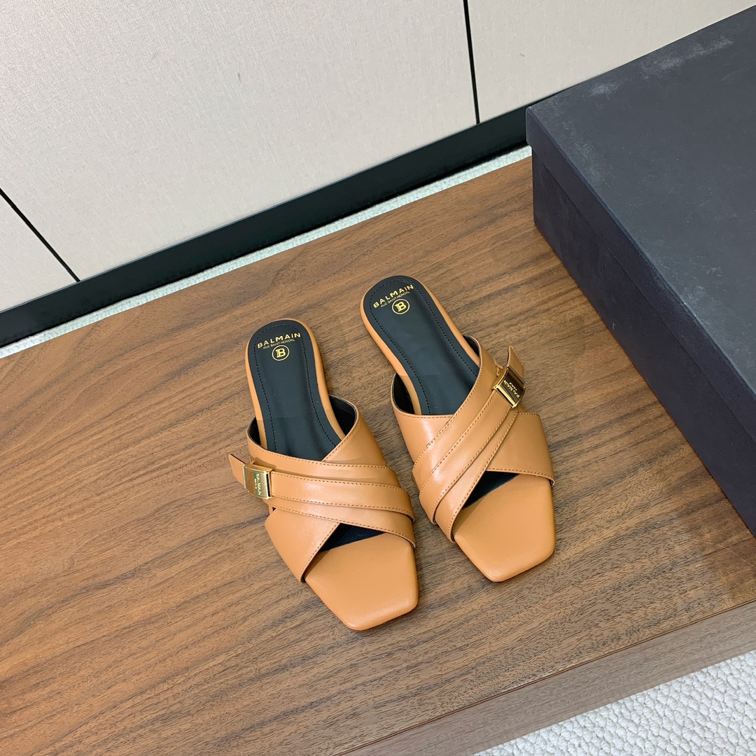 【Bal*ain】方扣拖鞋。愈发別致出众，无敌气场、无敌好看。鞋面原版定制牛皮，原版开模金属扣，牛皮垫脚