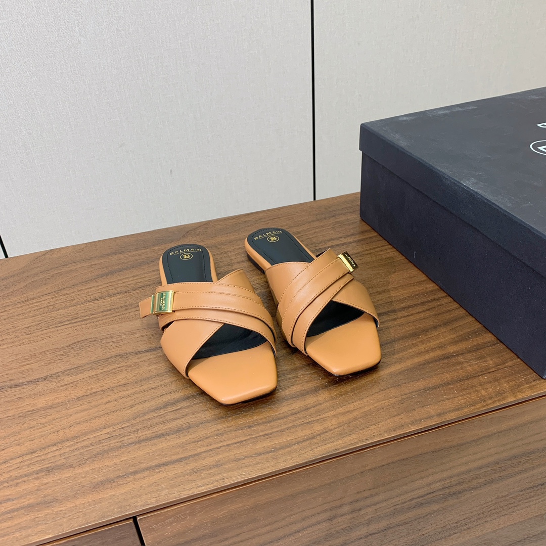 【Bal*ain】方扣拖鞋。愈发別致出众，无敌气场、无敌好看。鞋面原版定制牛皮，原版开模金属扣，牛皮垫脚