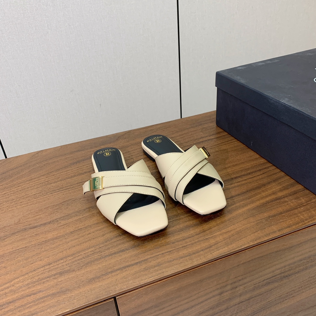 【Bal*ain】方扣拖鞋。愈发別致出众，无敌气场、无敌好看。鞋面原版定制牛皮，原版开模金属扣，牛皮垫脚