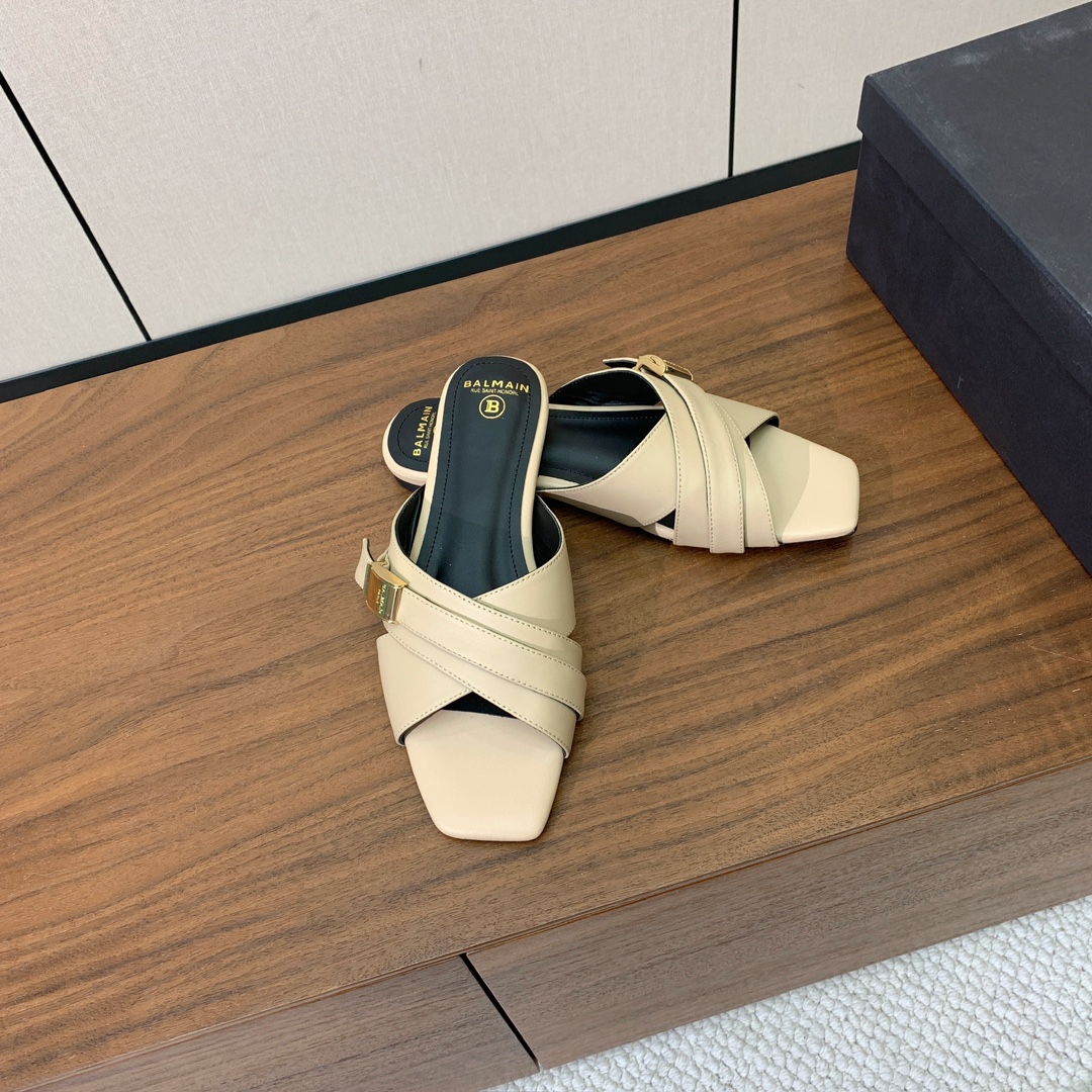 【Bal*ain】方扣拖鞋。愈发別致出众，无敌气场、无敌好看。鞋面原版定制牛皮，原版开模金属扣，牛皮垫脚