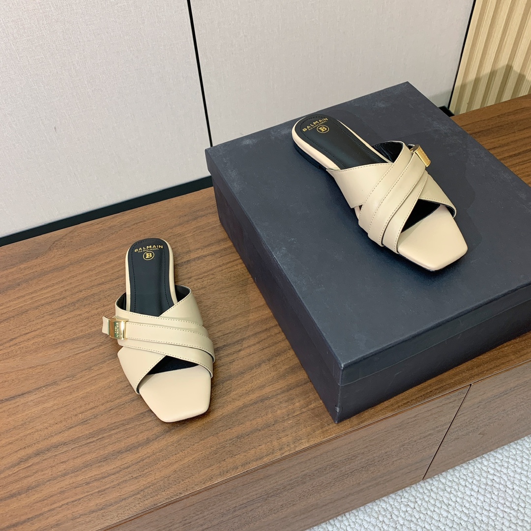 【Bal*ain】方扣拖鞋。愈发別致出众，无敌气场、无敌好看。鞋面原版定制牛皮，原版开模金属扣，牛皮垫脚