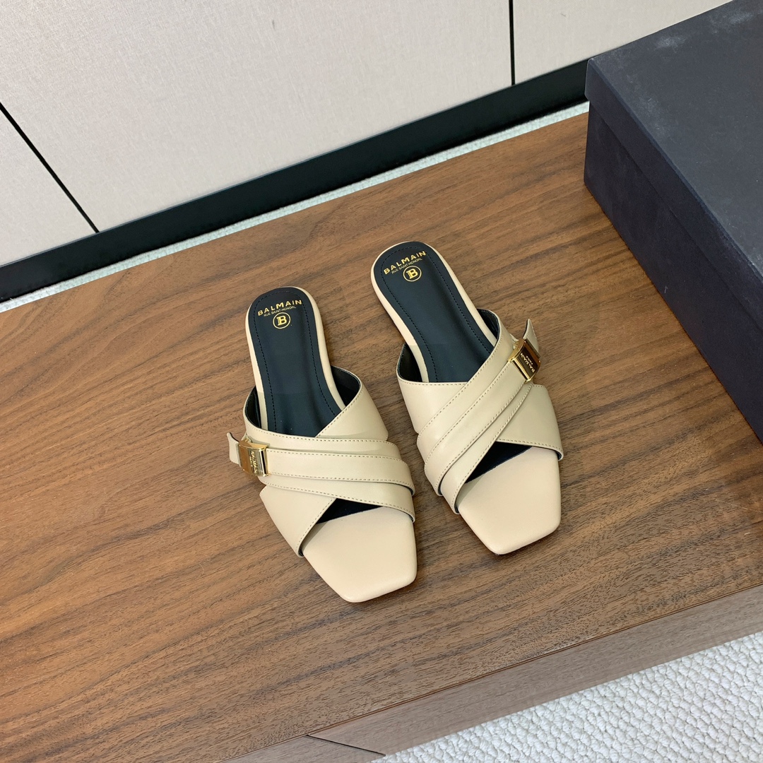 【Bal*ain】方扣拖鞋。愈发別致出众，无敌气场、无敌好看。鞋面原版定制牛皮，原版开模金属扣，牛皮垫脚