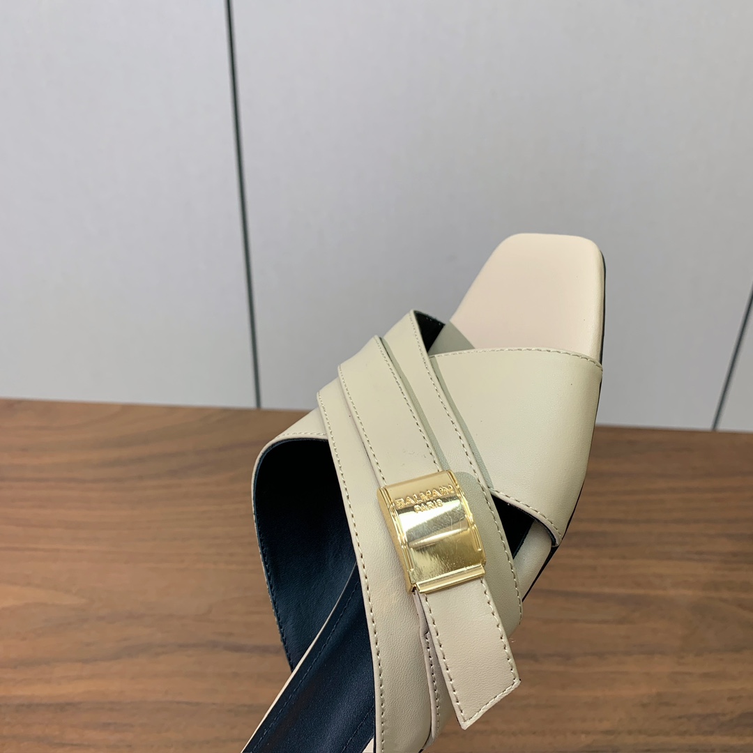 【Bal*ain】方扣拖鞋。愈发別致出众，无敌气场、无敌好看。鞋面原版定制牛皮，原版开模金属扣，牛皮垫脚