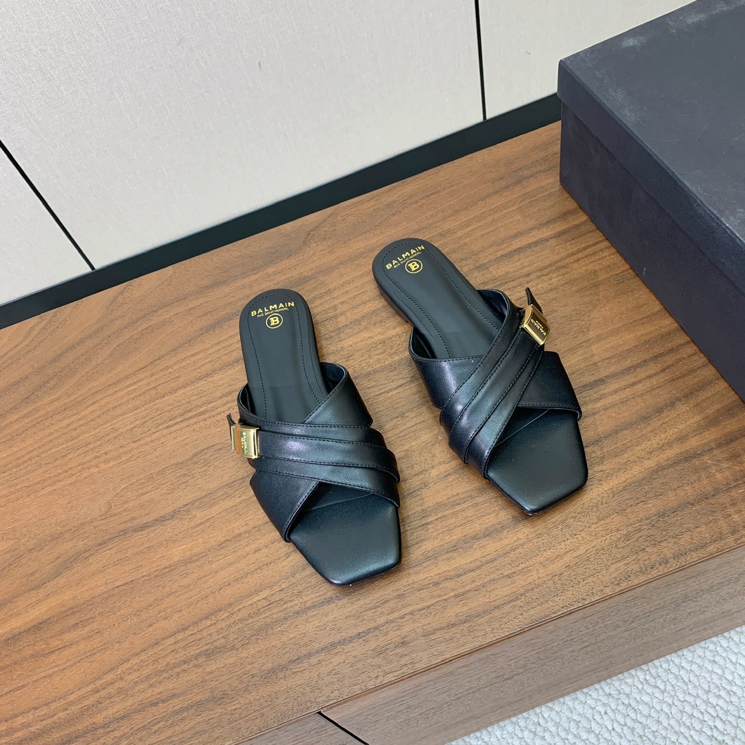 【Bal*ain】方扣拖鞋。愈发別致出众，无敌气场、无敌好看。鞋面原版定制牛皮，原版开模金属扣，牛皮垫脚