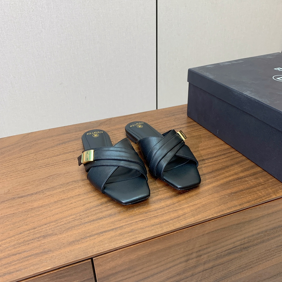 【Bal*ain】方扣拖鞋。愈发別致出众，无敌气场、无敌好看。鞋面原版定制牛皮，原版开模金属扣，牛皮垫脚