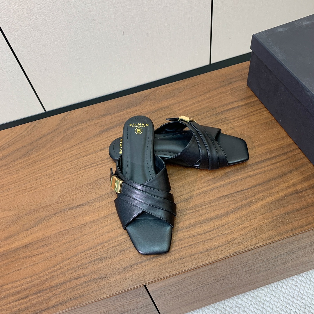【Bal*ain】方扣拖鞋。愈发別致出众，无敌气场、无敌好看。鞋面原版定制牛皮，原版开模金属扣，牛皮垫脚