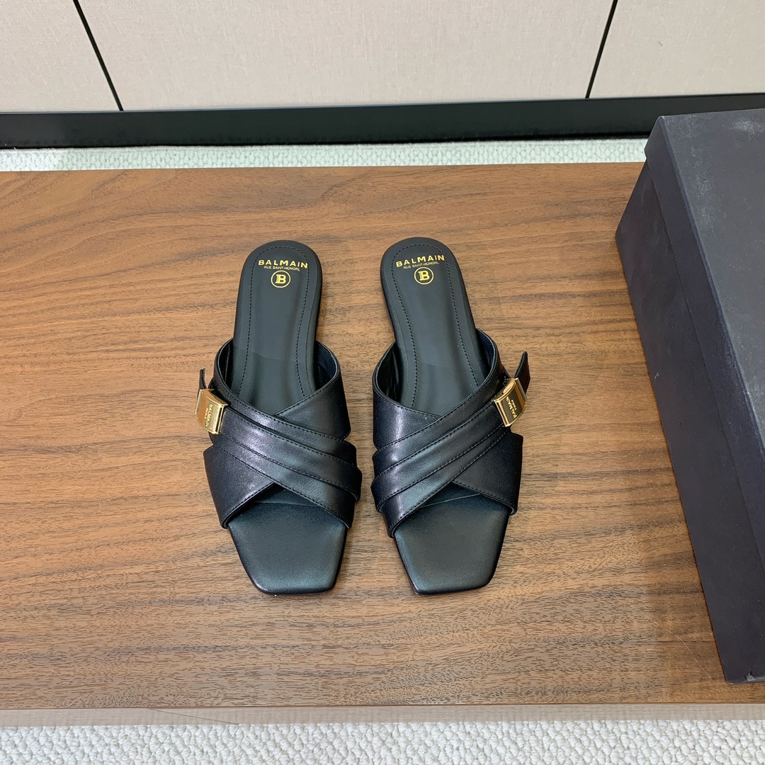 【Bal*ain】方扣拖鞋。愈发別致出众，无敌气场、无敌好看。鞋面原版定制牛皮，原版开模金属扣，牛皮垫脚