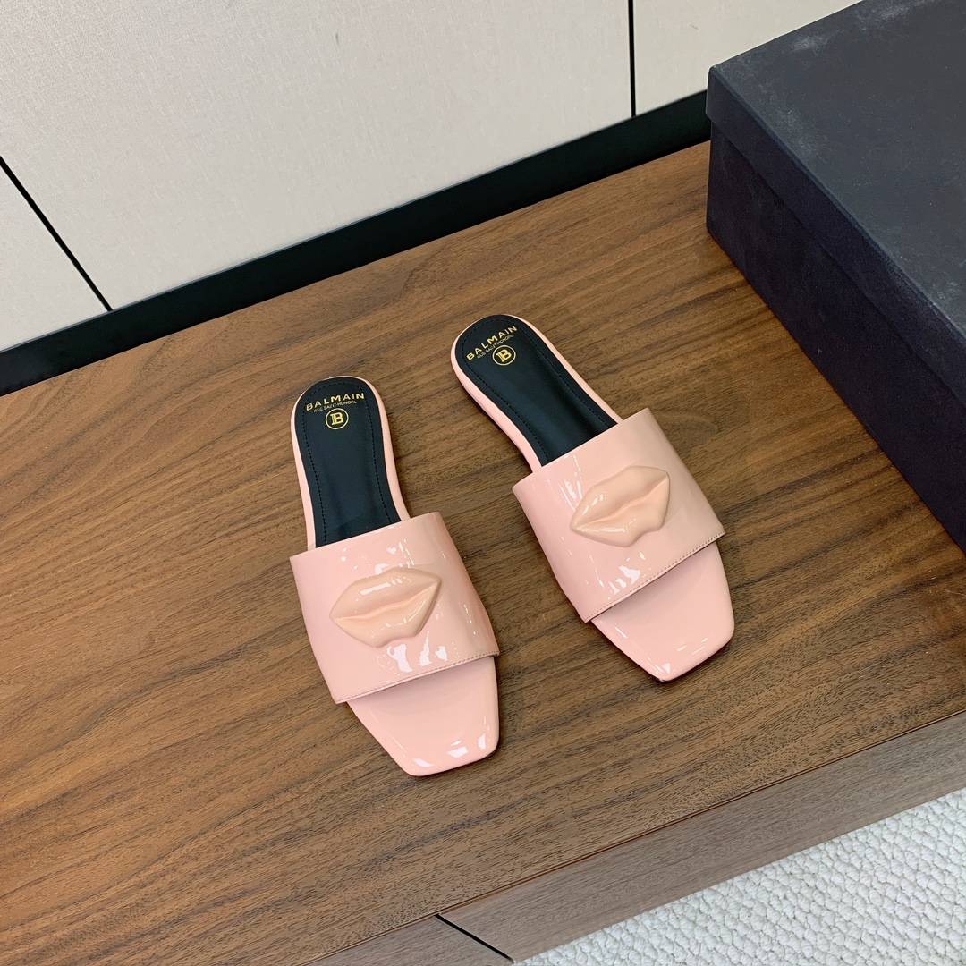 【Bal*ain】嘴唇平底拖鞋。愈发別致出众，无敌气场、无敌好看。鞋面漆皮。牛皮垫脚。真皮大底。码数：3