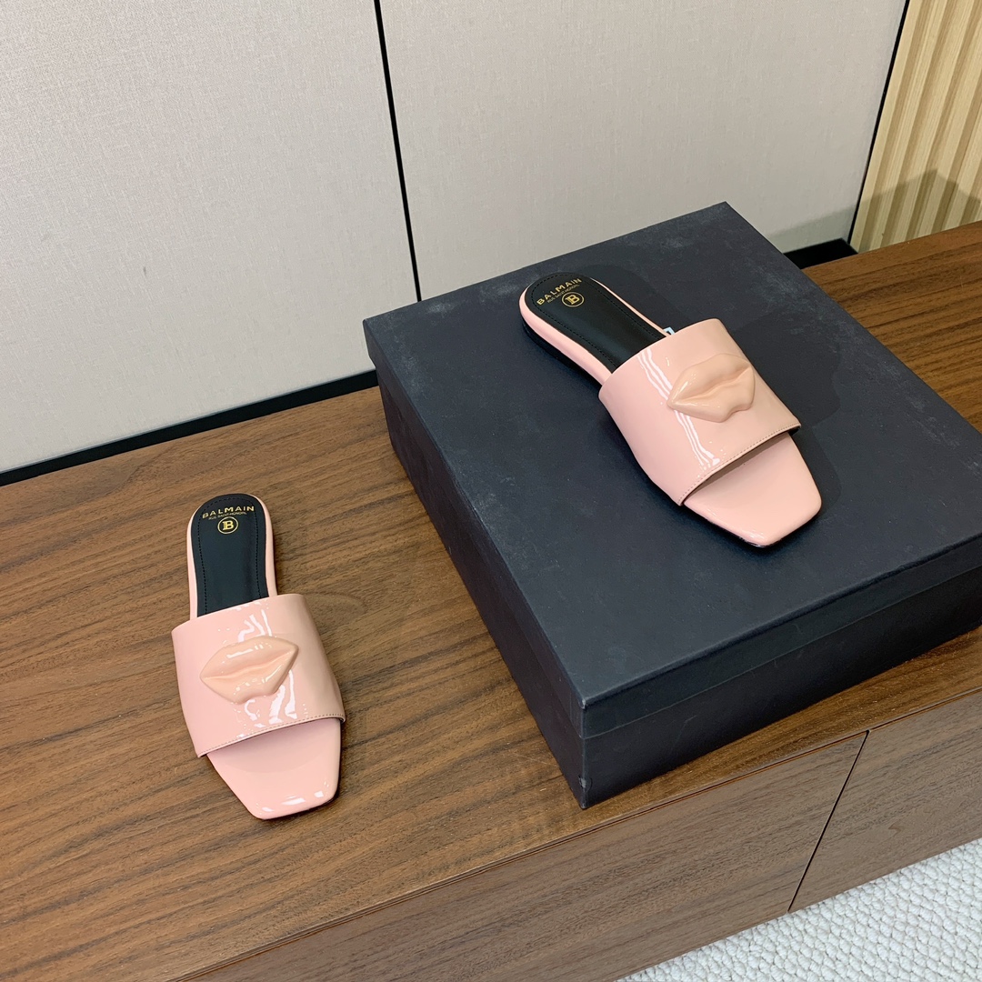 【Bal*ain】嘴唇平底拖鞋。愈发別致出众，无敌气场、无敌好看。鞋面漆皮。牛皮垫脚。真皮大底。码数：3