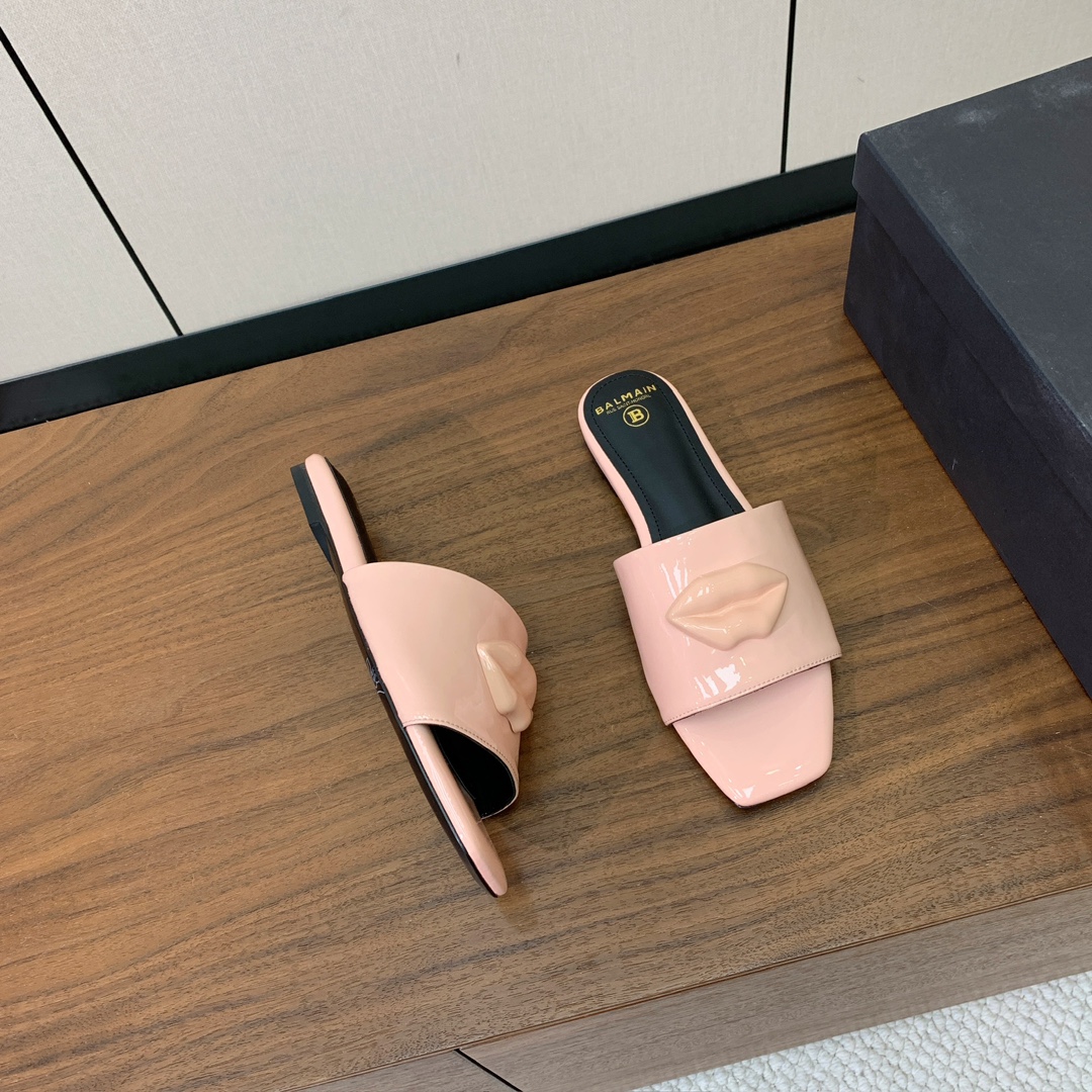 【Bal*ain】嘴唇平底拖鞋。愈发別致出众，无敌气场、无敌好看。鞋面漆皮。牛皮垫脚。真皮大底。码数：3