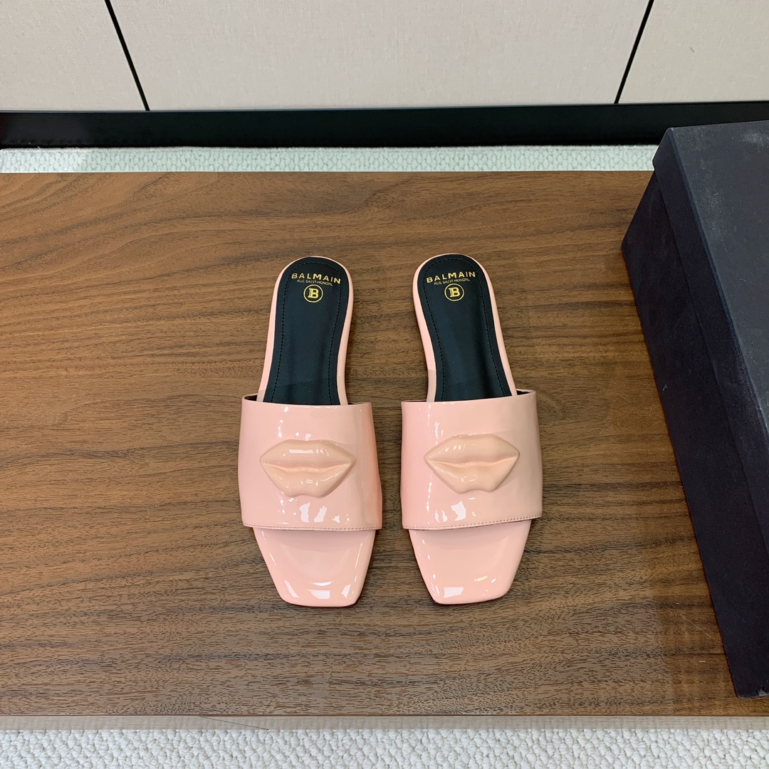 【Bal*ain】嘴唇平底拖鞋。愈发別致出众，无敌气场、无敌好看。鞋面漆皮。牛皮垫脚。真皮大底。码数：3