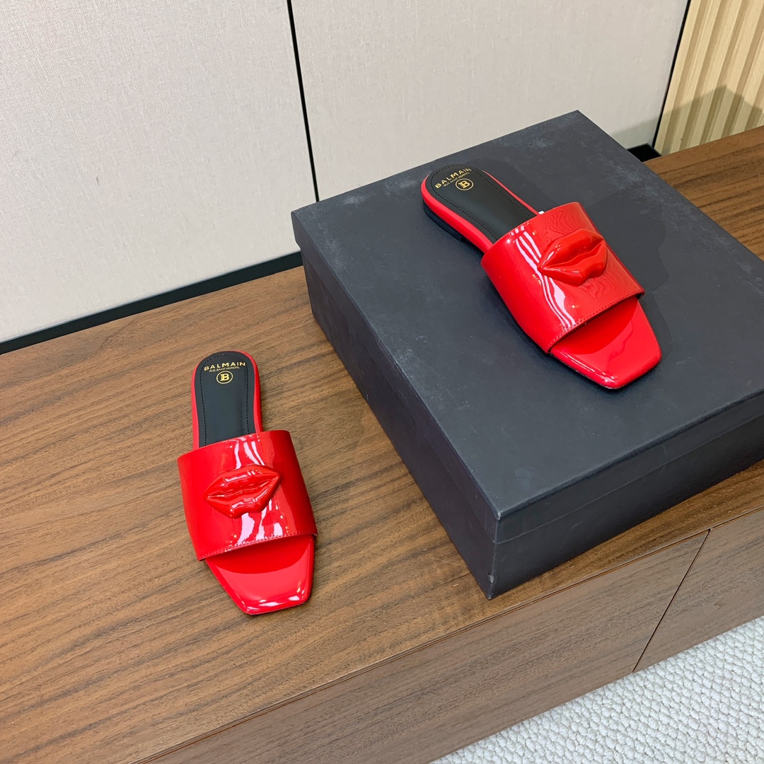 【Bal*ain】嘴唇平底拖鞋。愈发別致出众，无敌气场、无敌好看。鞋面漆皮。牛皮垫脚。真皮大底。码数：3
