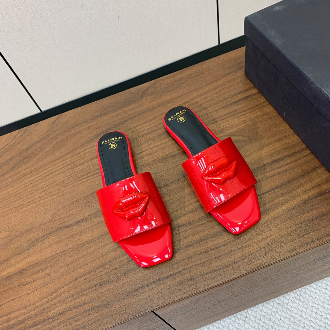 【Bal*ain】嘴唇平底拖鞋。愈发別致出众，无敌气场、无敌好看。鞋面漆皮。牛皮垫脚。真皮大底。码数：3