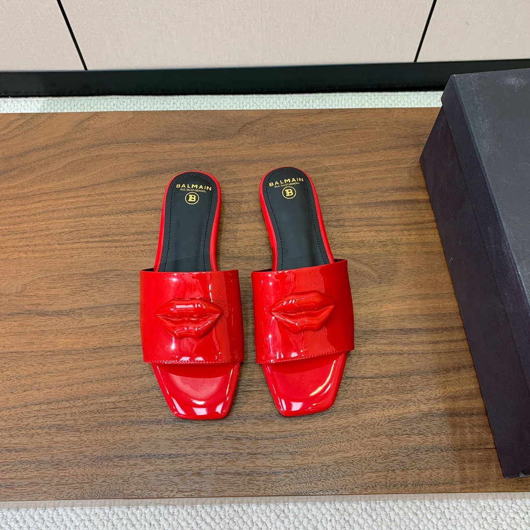 【Bal*ain】嘴唇平底拖鞋。愈发別致出众，无敌气场、无敌好看。鞋面漆皮。牛皮垫脚。真皮大底。码数：3