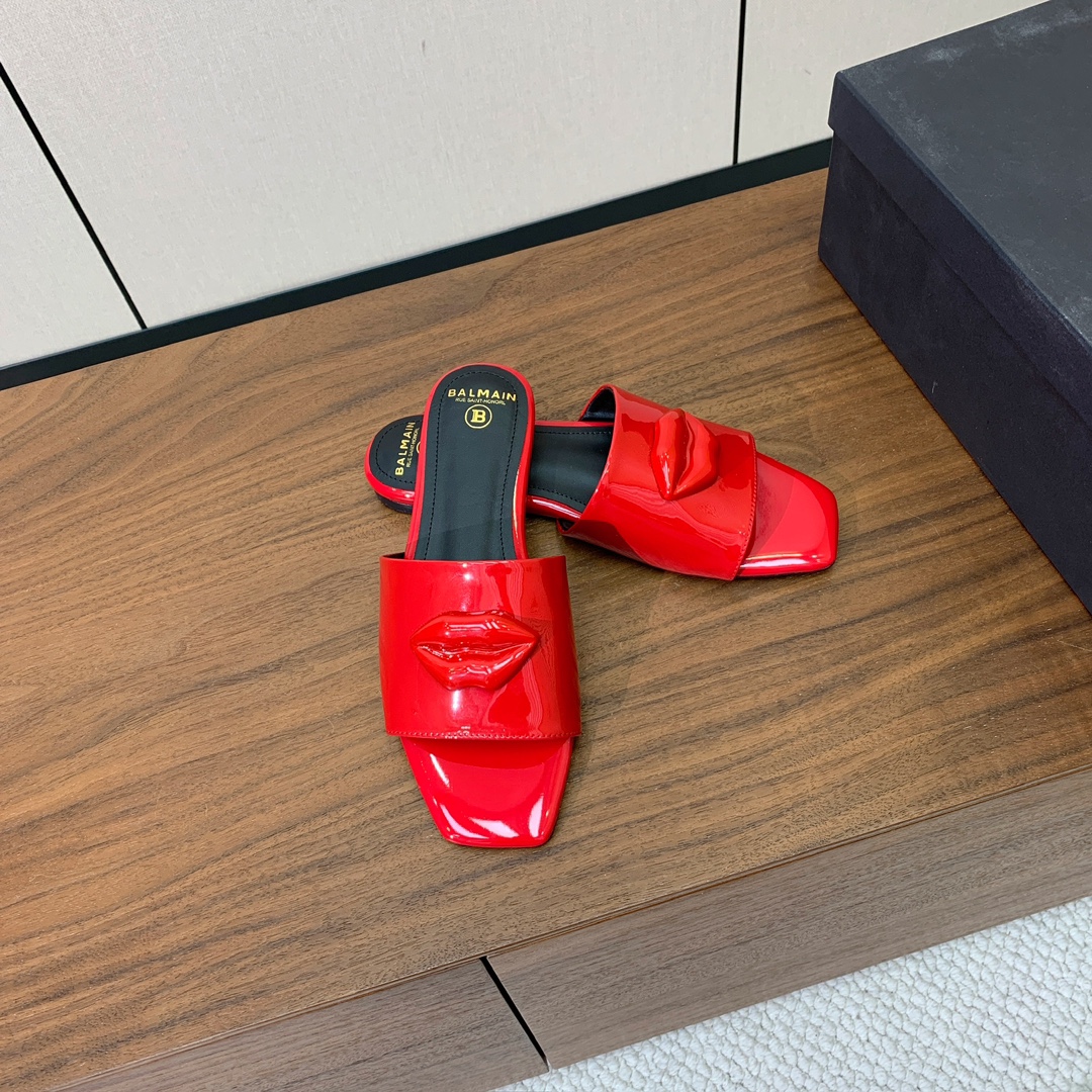 【Bal*ain】嘴唇平底拖鞋。愈发別致出众，无敌气场、无敌好看。鞋面漆皮。牛皮垫脚。真皮大底。码数：3