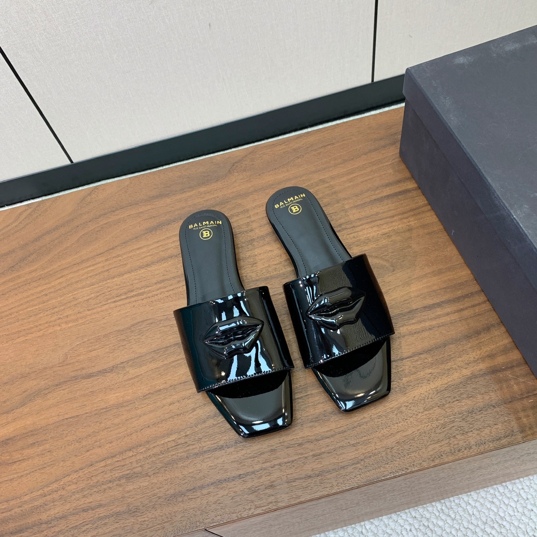 【Bal*ain】嘴唇平底拖鞋。愈发別致出众，无敌气场、无敌好看。鞋面漆皮。牛皮垫脚。真皮大底。码数：3