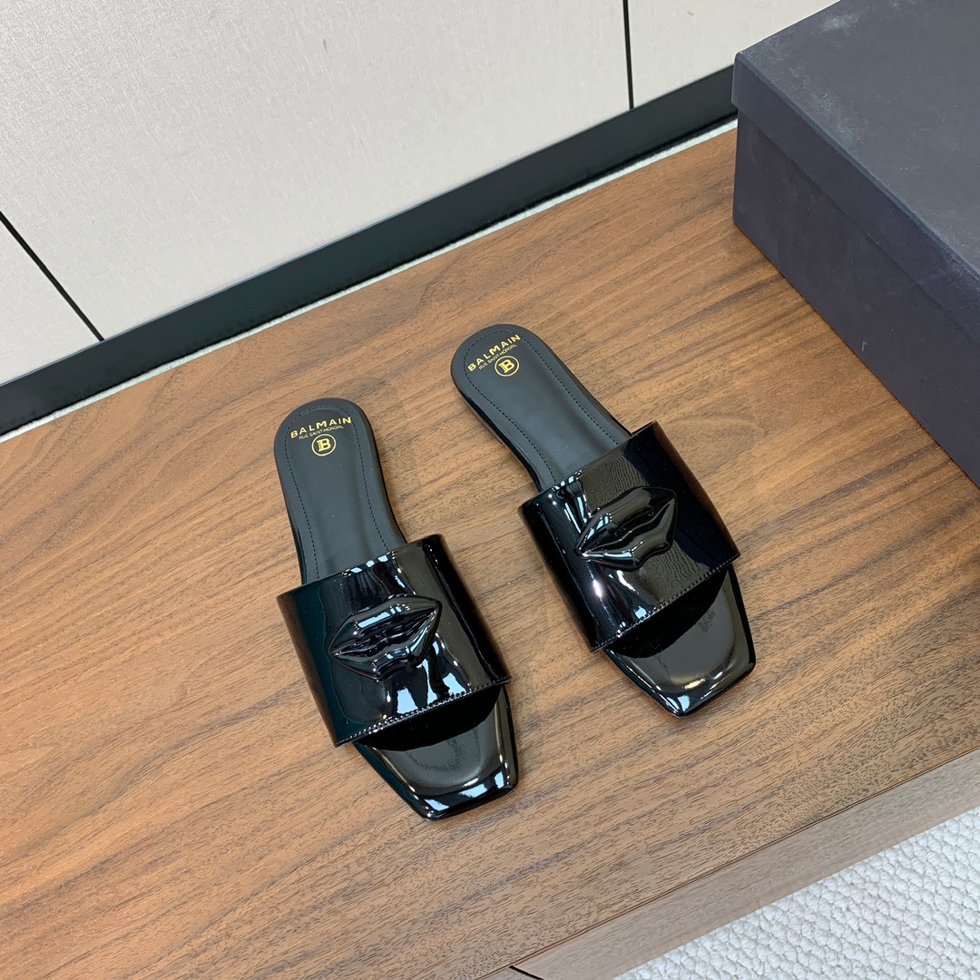 【Bal*ain】嘴唇平底拖鞋。愈发別致出众，无敌气场、无敌好看。鞋面漆皮。牛皮垫脚。真皮大底。码数：3