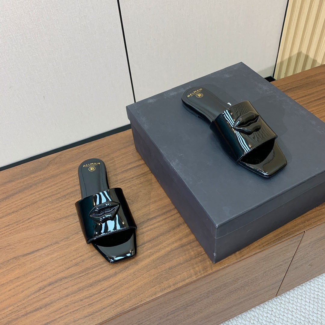 【Bal*ain】嘴唇平底拖鞋。愈发別致出众，无敌气场、无敌好看。鞋面漆皮。牛皮垫脚。真皮大底。码数：3