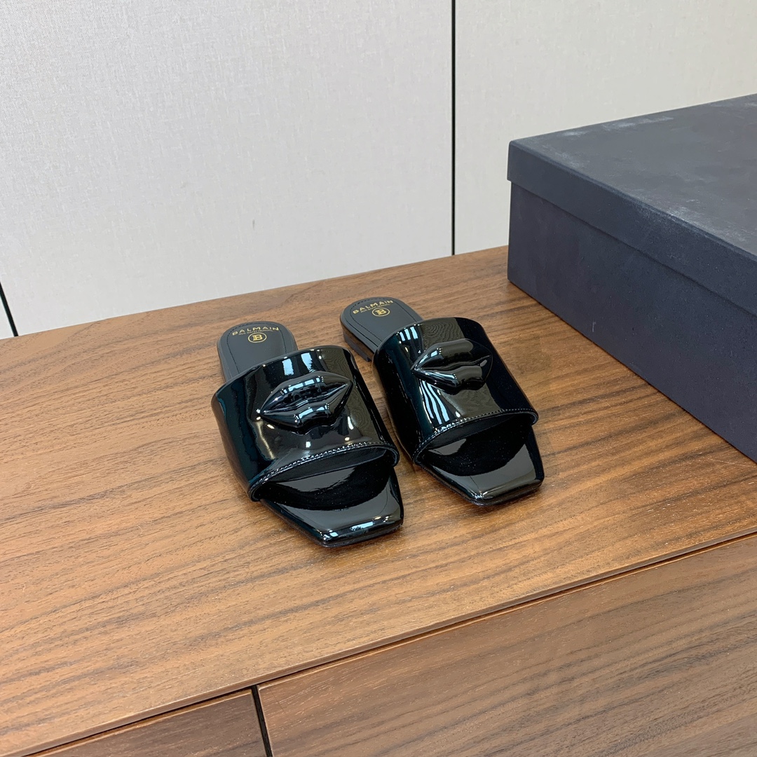 【Bal*ain】嘴唇平底拖鞋。愈发別致出众，无敌气场、无敌好看。鞋面漆皮。牛皮垫脚。真皮大底。码数：3