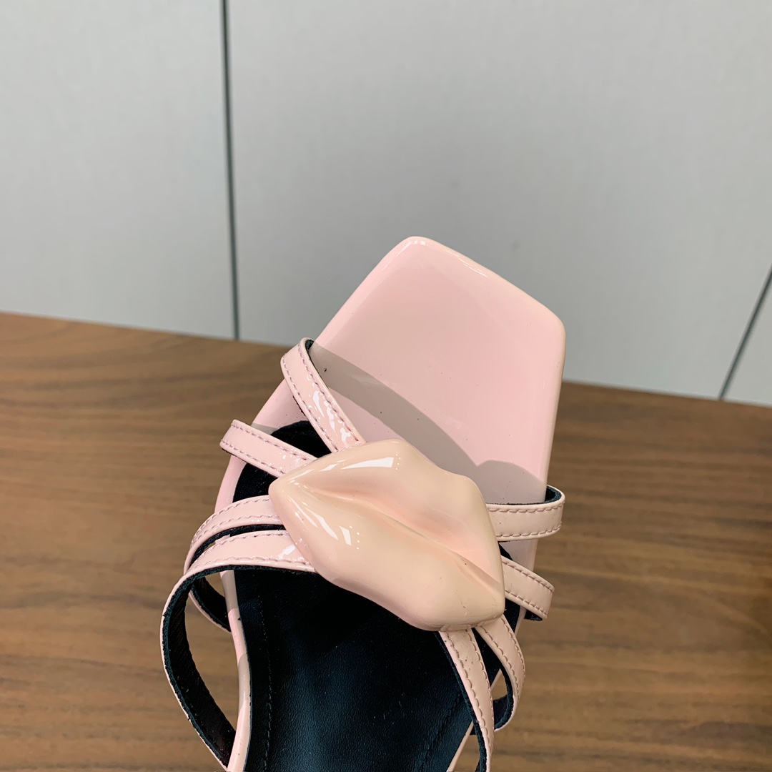 【Bal*ain】鱼嘴高跟拖鞋。愈发別致出众，无敌气场、无敌好看。鞋面漆皮，牛皮垫脚。意大利进口真皮大底