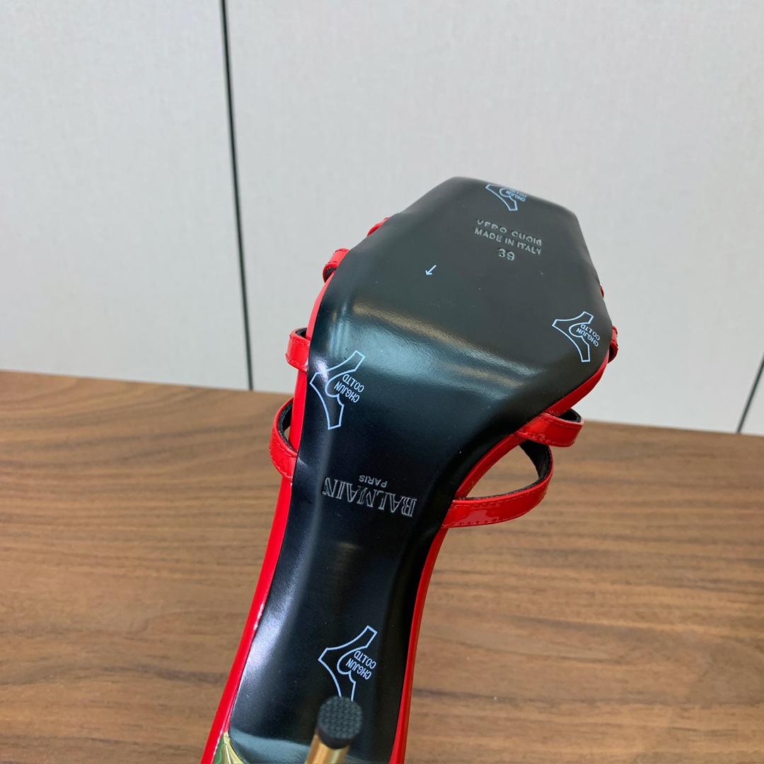 【Bal*ain】鱼嘴高跟拖鞋。愈发別致出众，无敌气场、无敌好看。鞋面漆皮，牛皮垫脚。意大利进口真皮大底