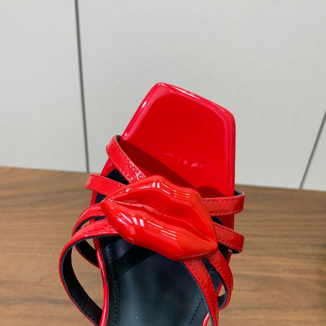 【Bal*ain】鱼嘴高跟拖鞋。愈发別致出众，无敌气场、无敌好看。鞋面漆皮，牛皮垫脚。意大利进口真皮大底