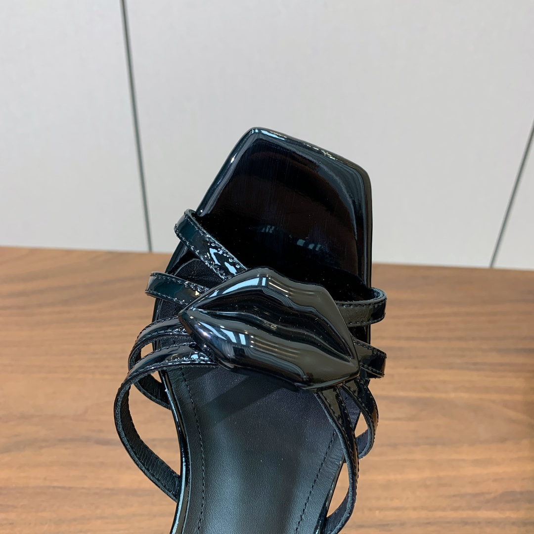 【Bal*ain】鱼嘴高跟拖鞋。愈发別致出众，无敌气场、无敌好看。鞋面漆皮，牛皮垫脚。意大利进口真皮大底