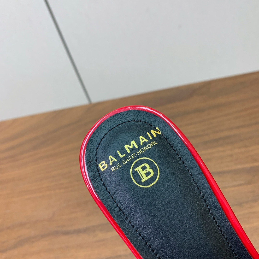 【Bal*ain】钻扣鱼嘴高跟拖鞋。愈发別致出众，无敌气场、无敌好看。鞋面漆皮，牛皮垫脚。意大利进口真皮