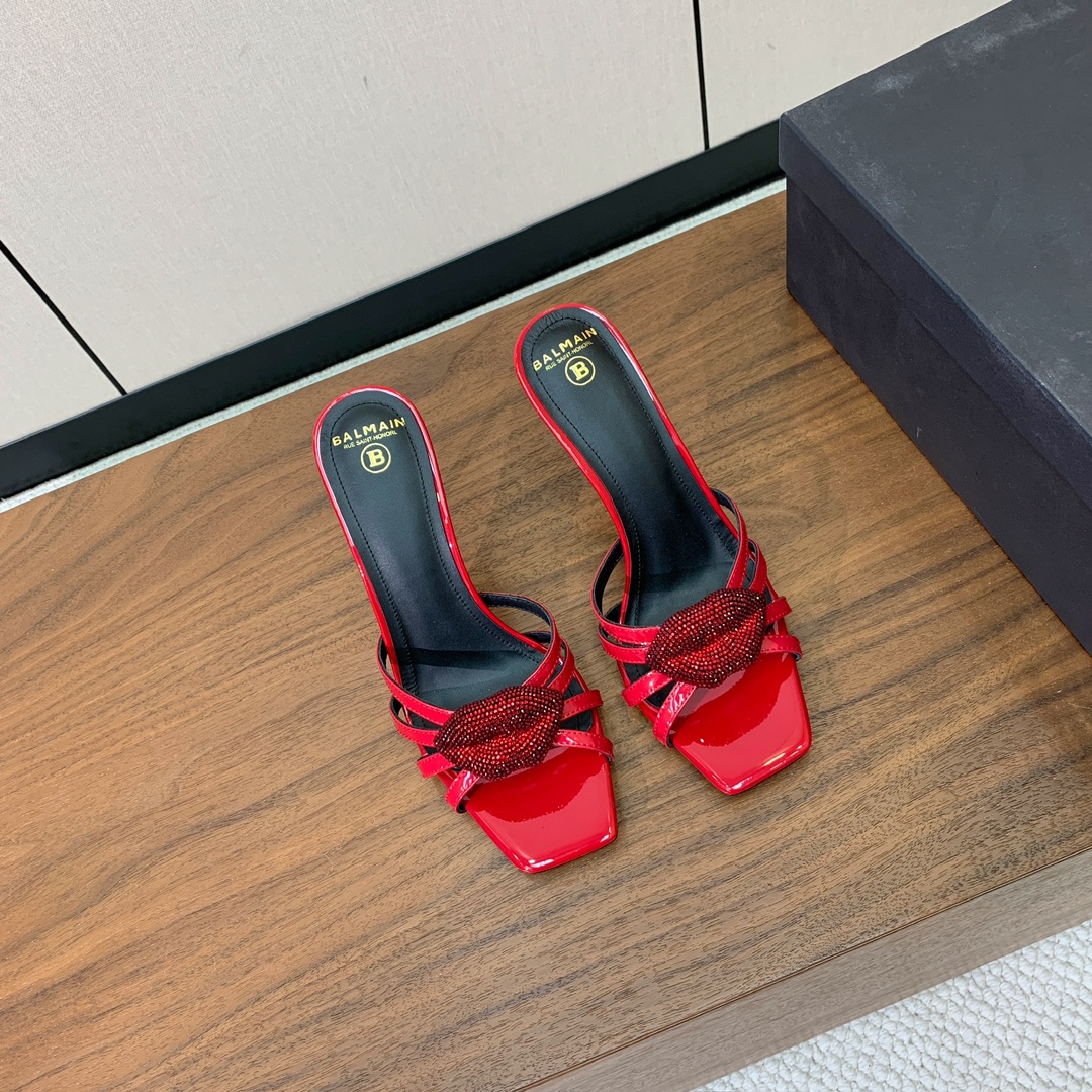 【Bal*ain】钻扣鱼嘴高跟拖鞋。愈发別致出众，无敌气场、无敌好看。鞋面漆皮，牛皮垫脚。意大利进口真皮