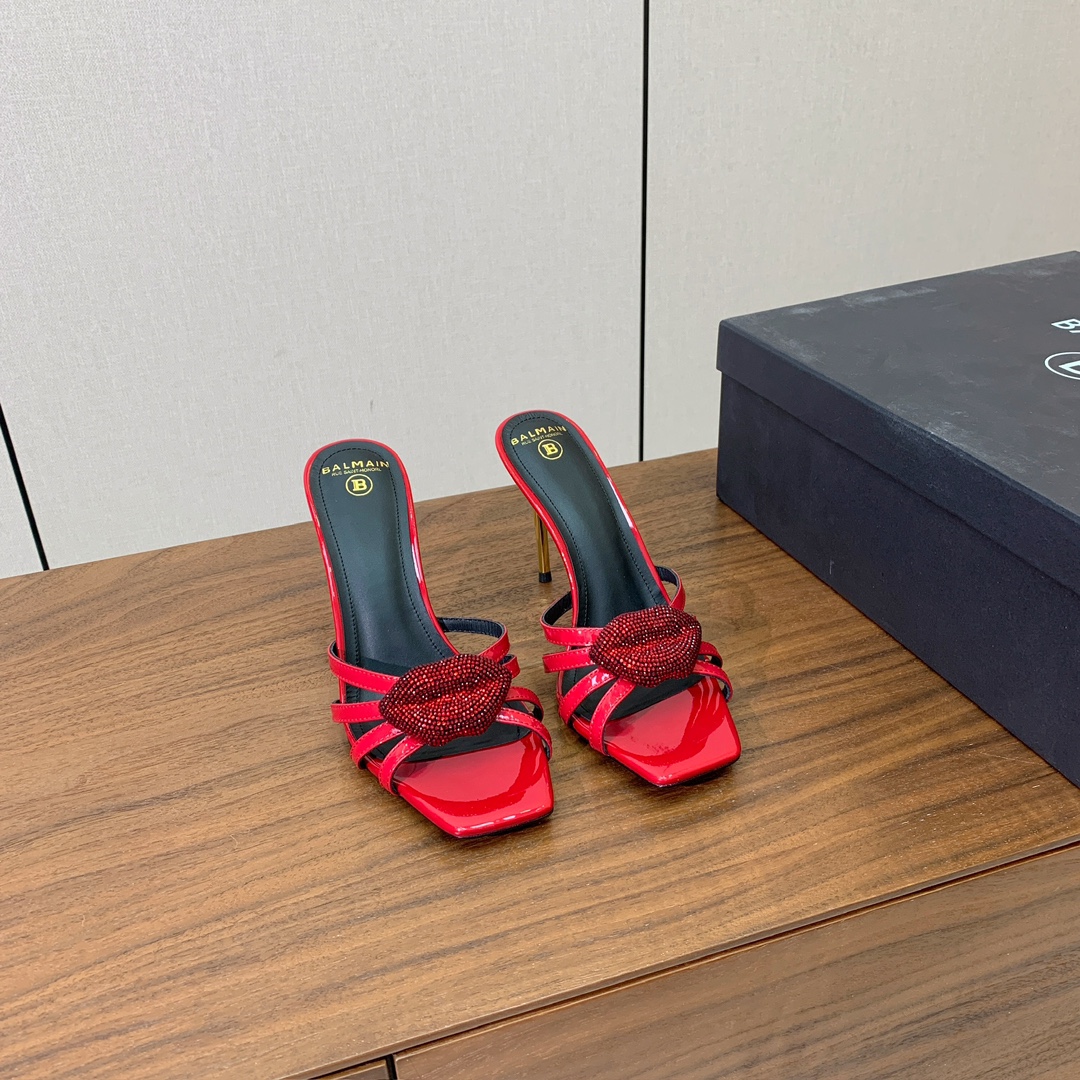 【Bal*ain】钻扣鱼嘴高跟拖鞋。愈发別致出众，无敌气场、无敌好看。鞋面漆皮，牛皮垫脚。意大利进口真皮